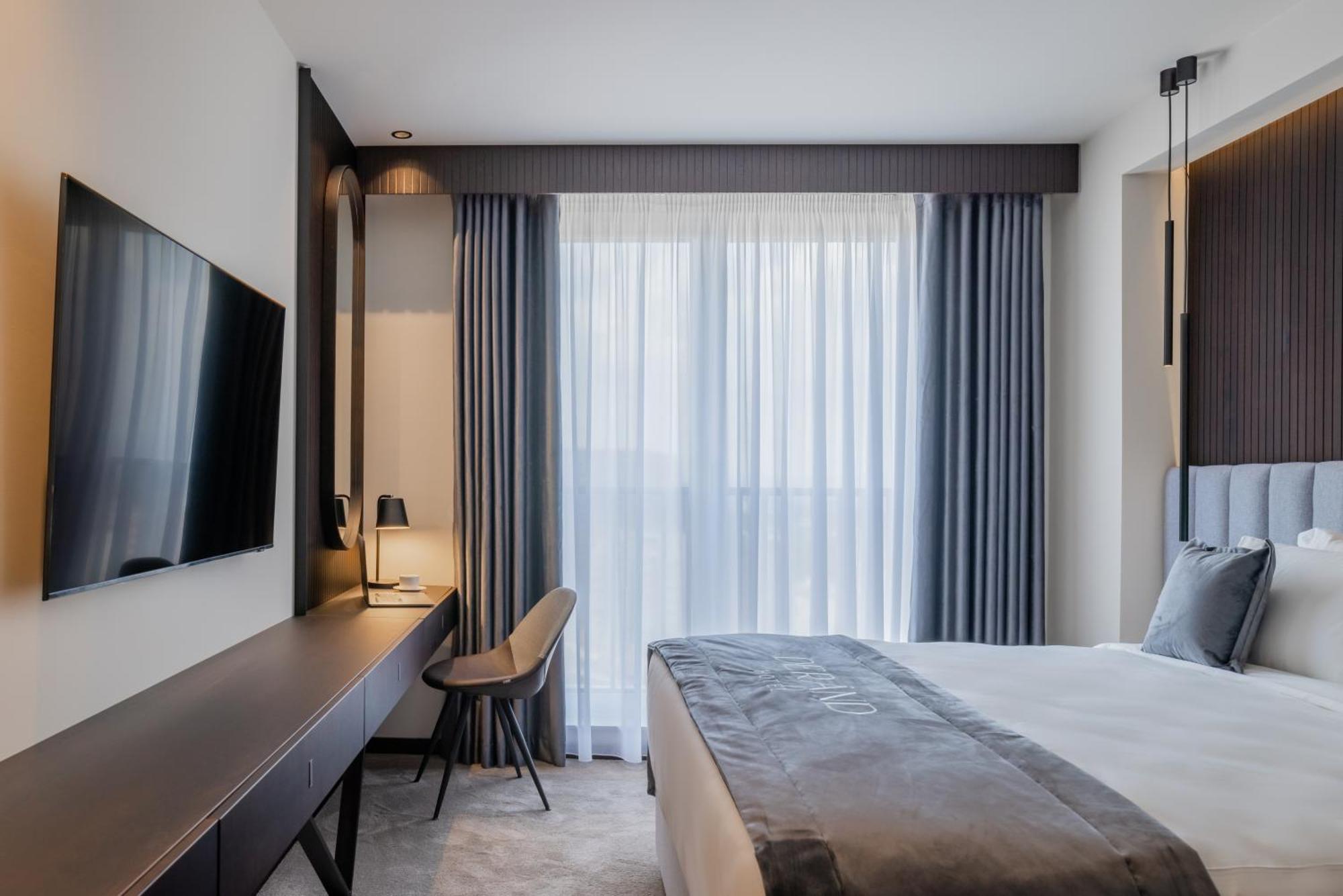 Derand Hotel Prishtinë Ngoại thất bức ảnh